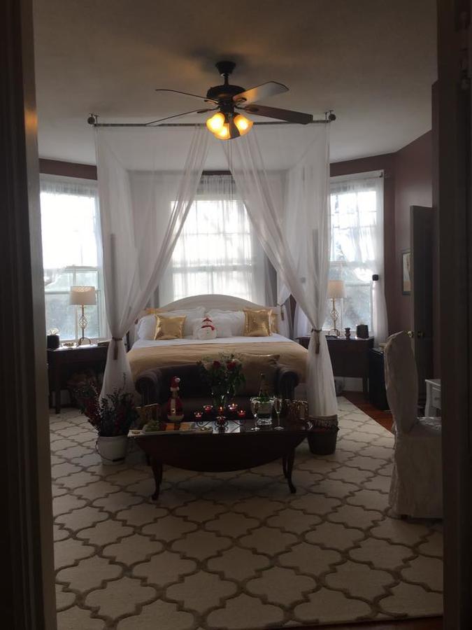 Winridge Manor Bed And Breakfast Madison Heights Exteriör bild